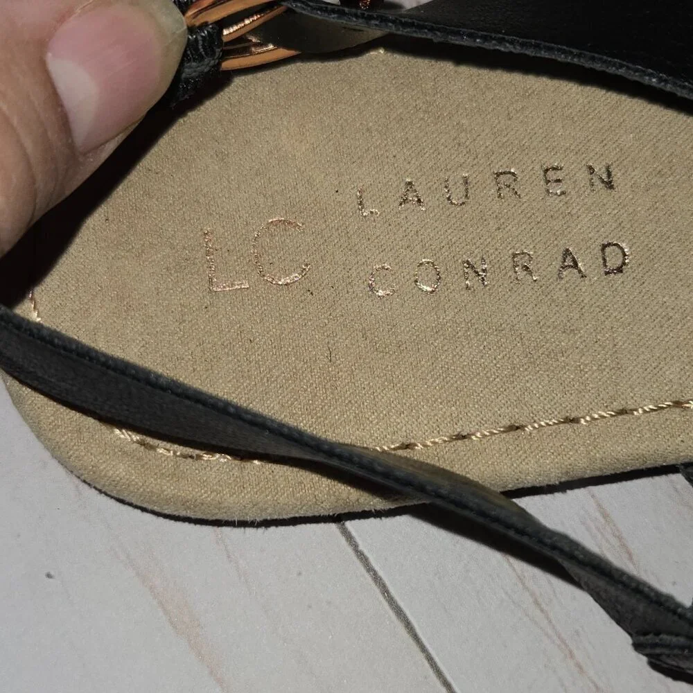 LC Lauren Conrad Black Scalloped Thong Sandals NWT Women’s L 9/10